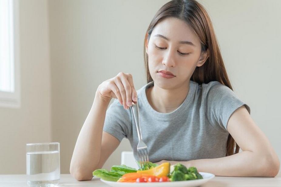 woman with no appetite at mealtime.